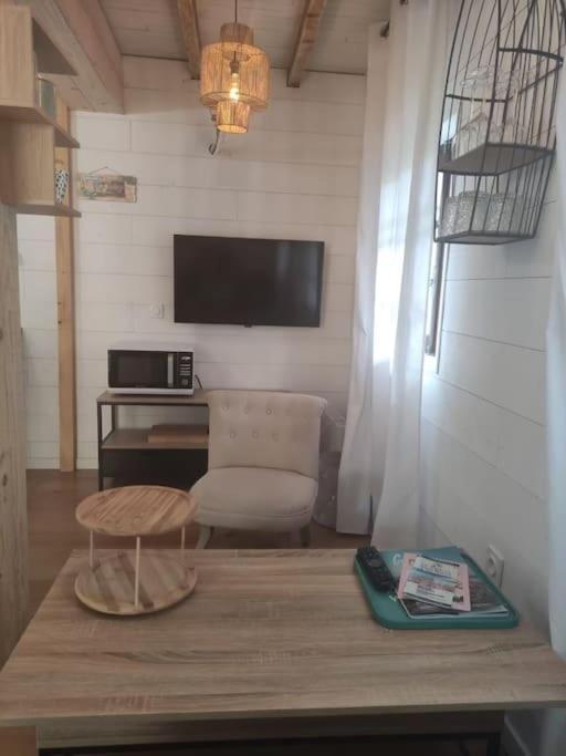 Joli T2 Bas De Chalet Plage De Груиссан Экстерьер фото